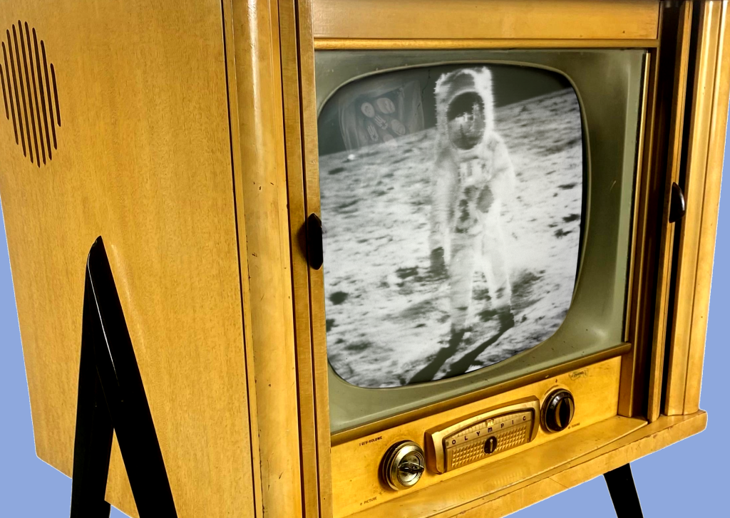 The monochrome cathode ray tube screen