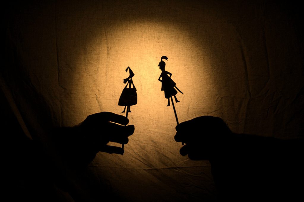 The candle shadow screen